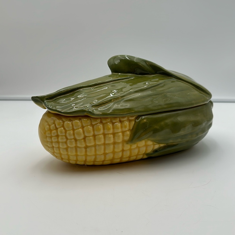 Shawnee Pottery Corn King Large Covered Dish